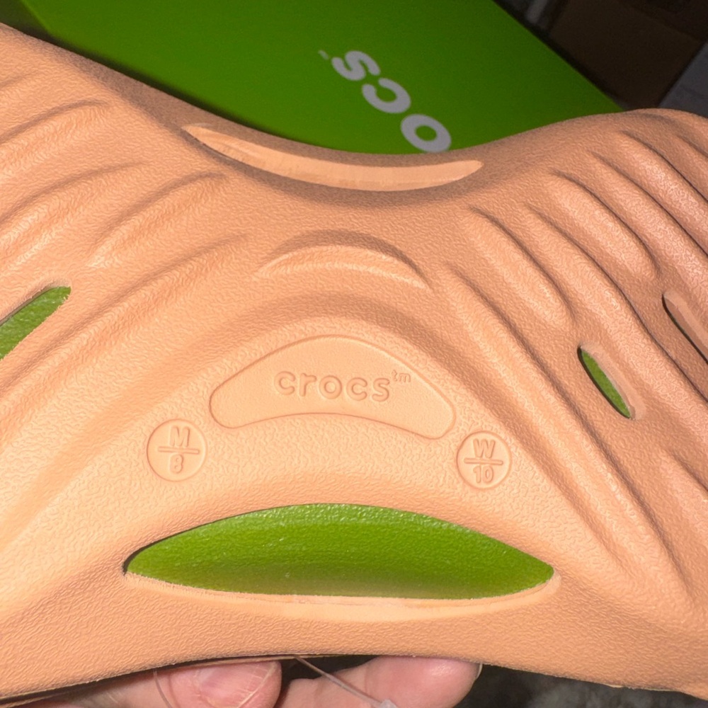 CROCS Echo Wave Slip-On Beige Clog with Green Footbed - Picture 6 of 8
